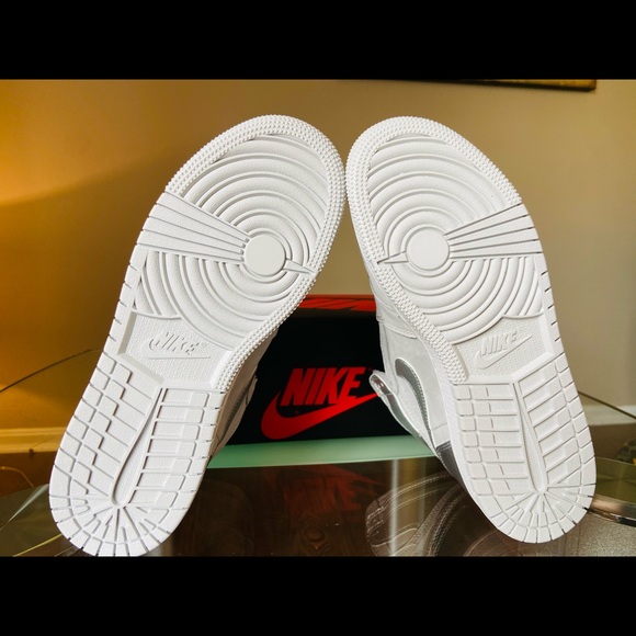 Air Jordan 1. 6.5 Y. Neutral gray/ Metallic silver - Picture 5 of 6